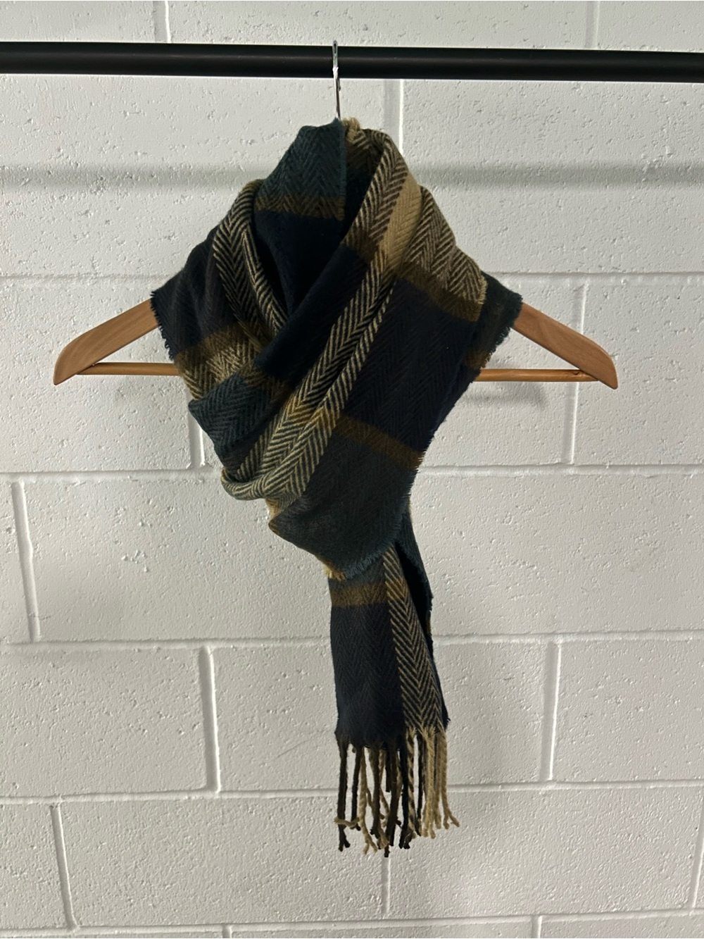 Docker’s | Reversible Plaid-to-Herringbone Winter Scarf